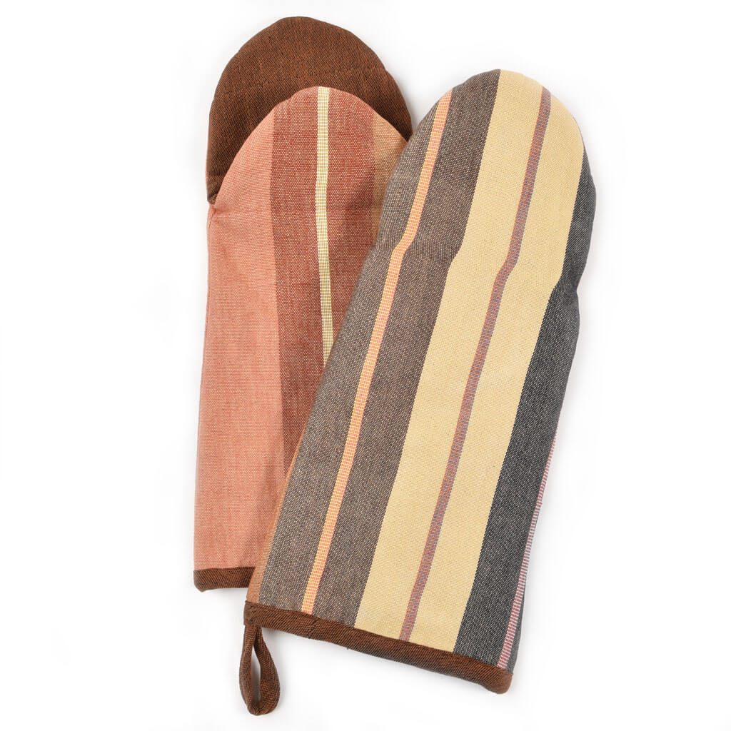 Earthy browns with maroon Barbecue Mitt.